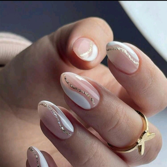 Nude and white nails - Picture 2 of 2